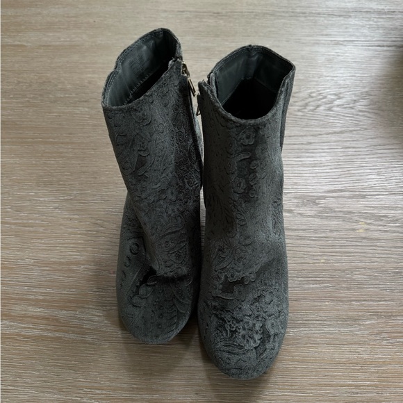 Zigi Soho women’s Nydia velvet green embossed ankle boots booties shoes size 7.5 - Picture 5 of 7